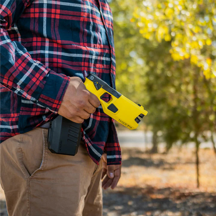 Man gripping a TASER 7 CQ Home Defense – 12‑Foot range double‑shot stun device with laser and contact‑stun mode 20285 - Taser CEW's